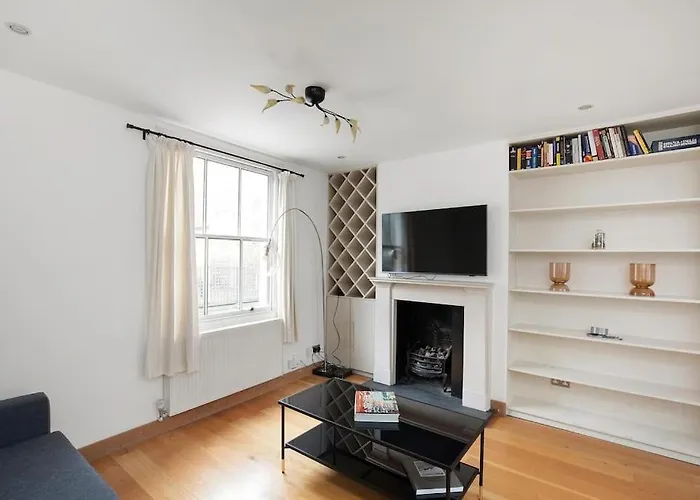 Exceptional Mews House In Chelsea